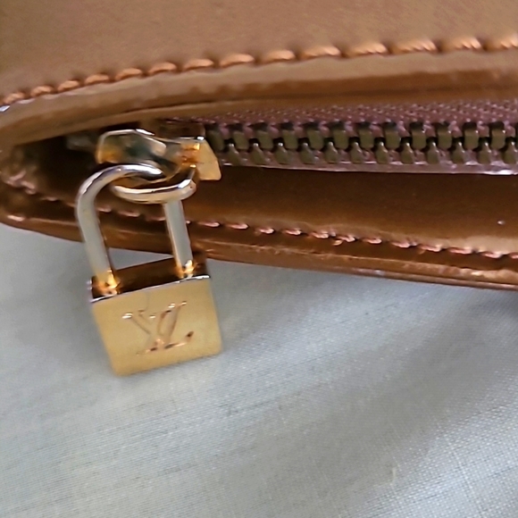 Louis Vuitton Authentic Vernis Square Tote - Picture 6 of 7